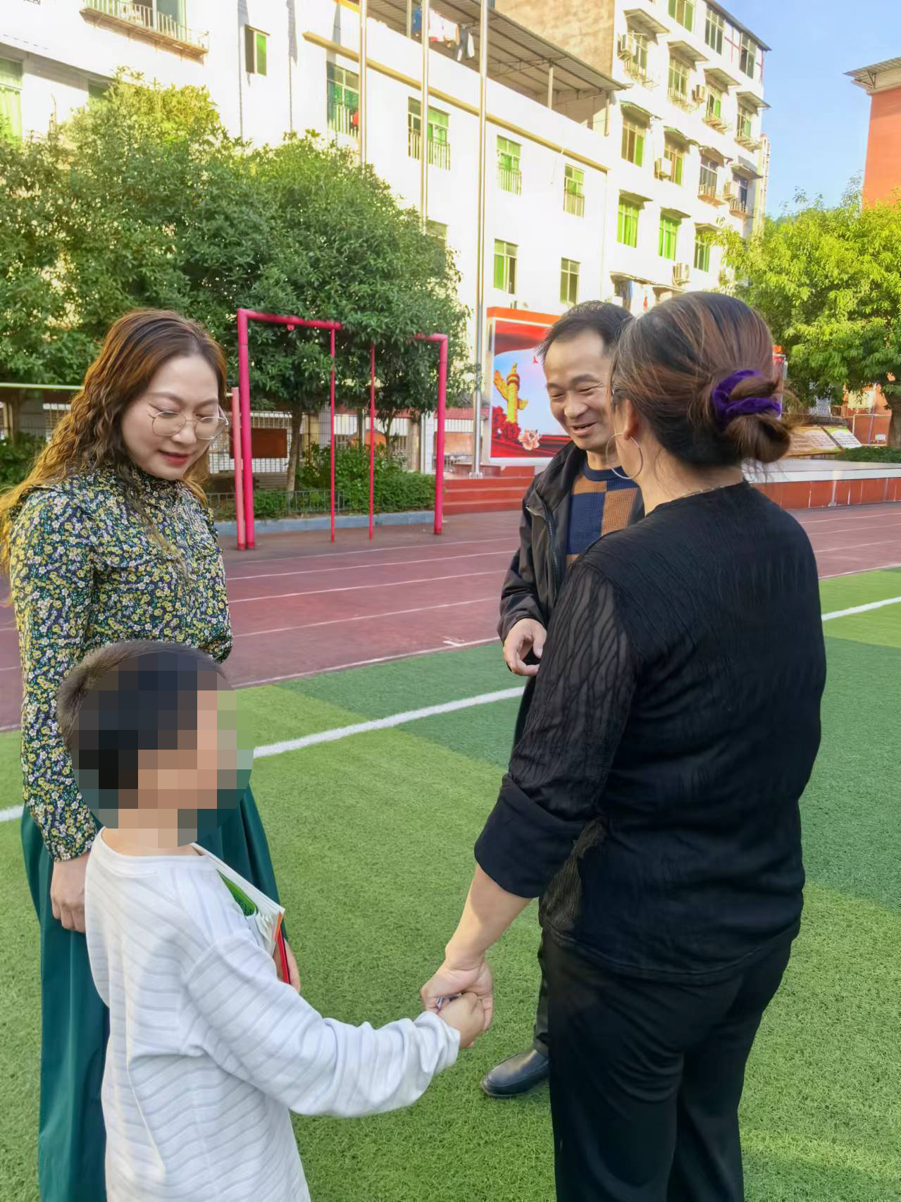 倾心为民办实事——向家寨村驻村工作队助力特殊儿童成功入学